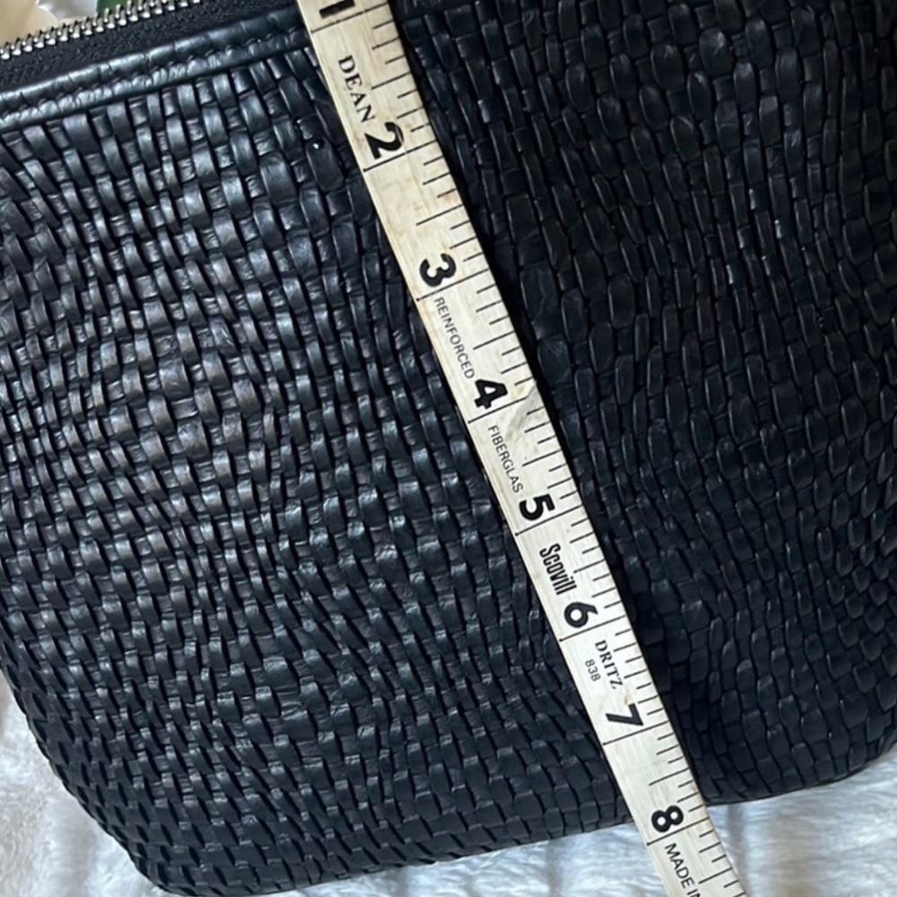 Vilenca Holland Elegant Black Woven Leather Crossbody Bag - Picture 3 of 8